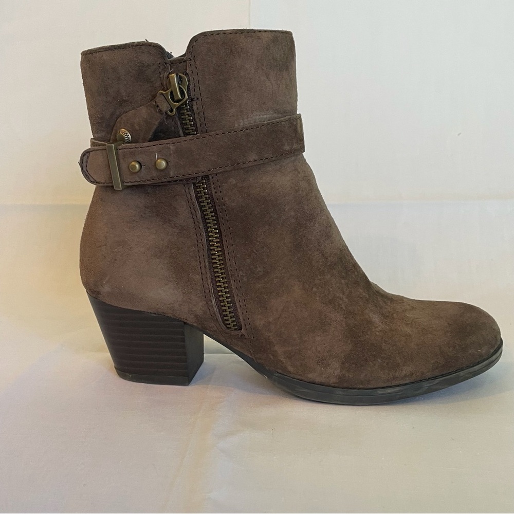 Earth Ankle Boot, size 6.5 SOLD